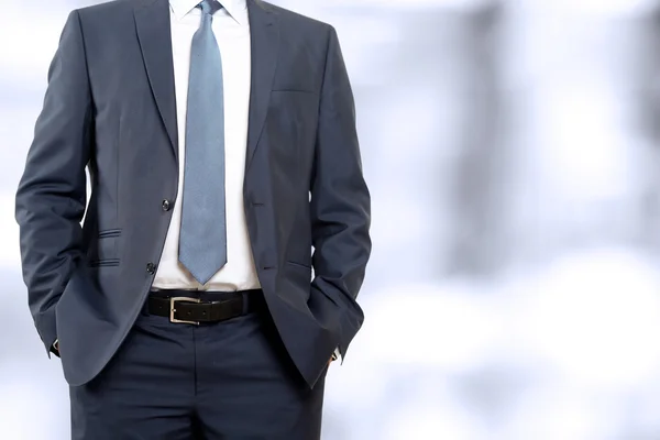 Business- und Bürokonzept - Geschäftsmann im blau / marineblauen Anzug — Stockfoto