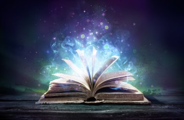 Büyülü kitap Karanlıkta parlıyor