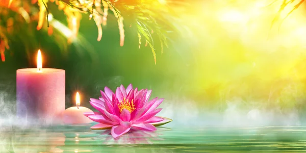 Spa - rust en meditatie met kaarsen en Waterlily In Zen tuin — Stockfoto