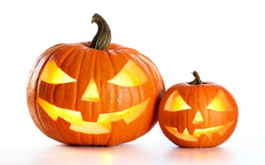 Cadılar Bayramı Kabakları beyaz arkaplanda izole