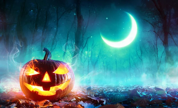 Fiery Pumpkin In A Haunted Forest In The Moonlight — Stock Photo, Image