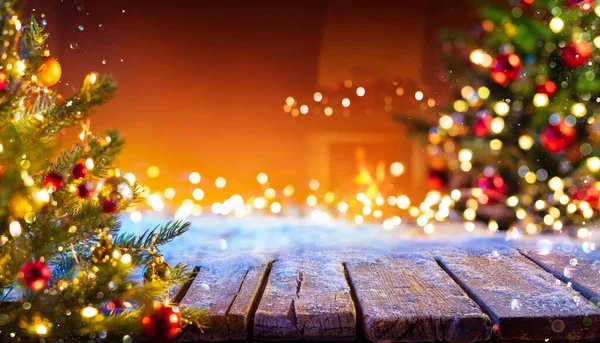 나무로 눈으로 식탁과 크리스마스 — 스톡 사진