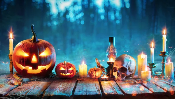 Halloween Nocy Jack Latarnia Stole Świecami Lesie — Zdjęcie stockowe