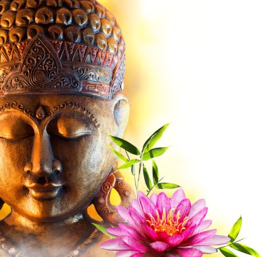 Heykel Buda nilüfer ve bambu ile zen