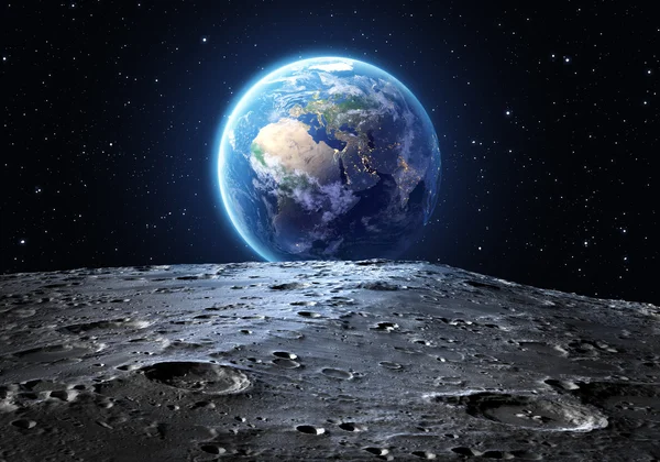 Tierra azul vista desde la superficie lunar Fotos De Stock Sin Royalties Gratis