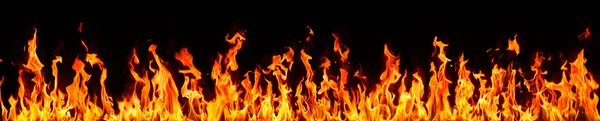 Fogo e chamas no fundo preto — Fotografia de Stock