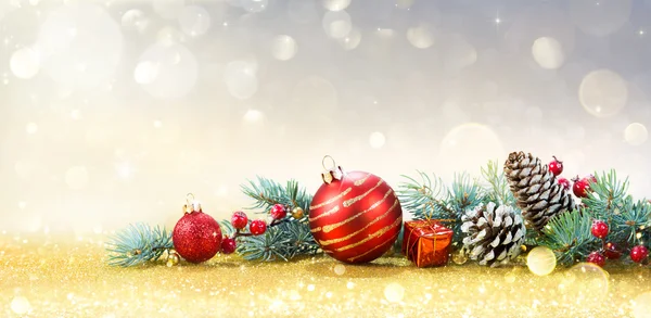 Karácsonyi üdvözlőlap, Dísz, arany háttér — Stock Fotó