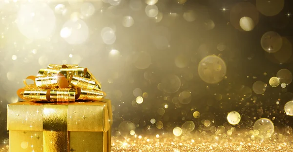 Noel hediyesi altın parlak arka plan ile — Stok fotoğraf
