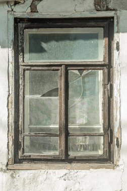 Özür dilerim. Ukrayna, Zhitomir 'deki eski binaların yerleşim birimleri, gün ışığında sokaklarda yürürken fotoğraflandı..