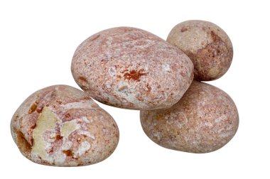 Taşlardan oluşmuş, izole edilmiş, kolaj, iç mekan, bireysel kompozisyonlar için tasarlanmış, doğal ışık ve yatay bakış açısıyla fotoğraflanmış..