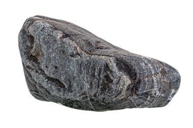 Nadir bulunan kabartma dokuya ve katmanlı yapıya sahip izole siyah taşlar, gölgeler olmadan yayılmış doğal ışıkla fotoğraflanmış..