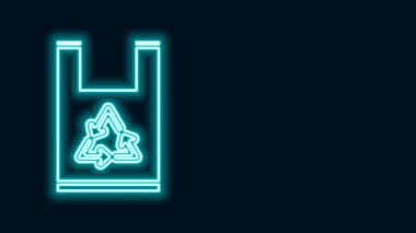 Siyah arkaplanda izole edilmiş geri dönüşüm simgesiyle parlayan neon hattı plastik torba. Geri dönüşüm sembollü çanta. 4K Video hareketli grafik canlandırması