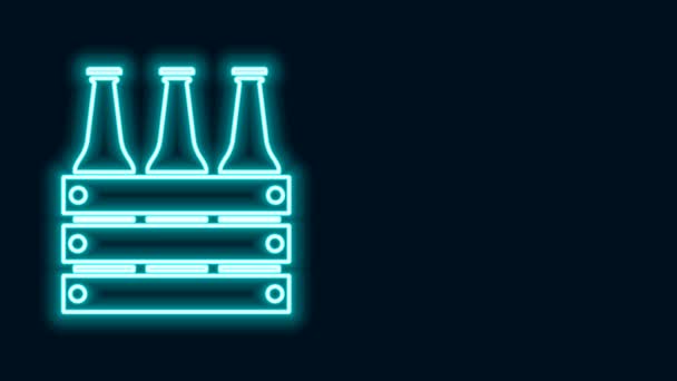 Parlayan neon hattı bira şişesi ikonu siyah arka planda izole edildi. Tahta kutu ve bira şişeleri. Kutu bira kutusu tabelası. 4K Video hareketli grafik canlandırması — Stok video