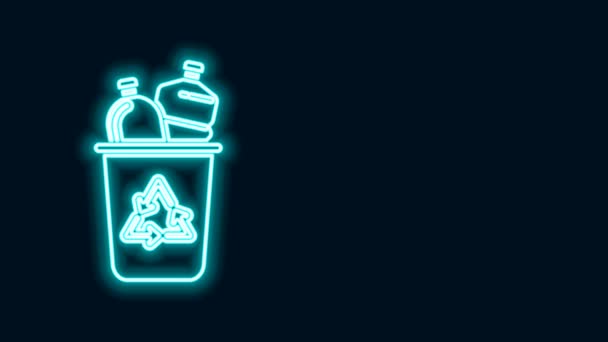 Zářící neonová čára Koš s ikonou symbolu recyklace izolovaný na černém pozadí. Ikona popelnice. Popelnice. Značka Koš na recyklaci. Grafická animace pohybu videa 4K — Stock video