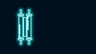 Parlayan neon çizgisi Tevrat parşömeni simgesi siyah arkaplanda izole edildi. Genişletilmiş Yahudi Tevrat 'ı. David 'in Yıldızı sembolü. Eski parşömen tomarı. 4K Video hareketli grafik canlandırması