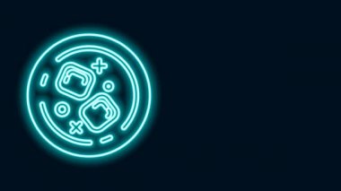 Parlayan neon hattı. Siyah arka planda izole edilmiş viski ve buz küpleri simgesi. 4K Video hareketli grafik canlandırması