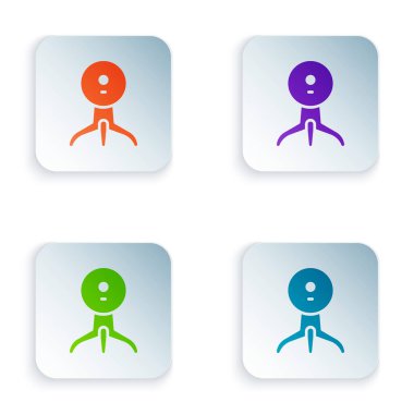 Beyaz arkaplanda izole edilmiş renkli Web kamera simgesi. Sohbet kamerası. Web kamerası simgesi. Kare düğmelere renkli simgeleri yerleştir. Vektör İllüstrasyonu.