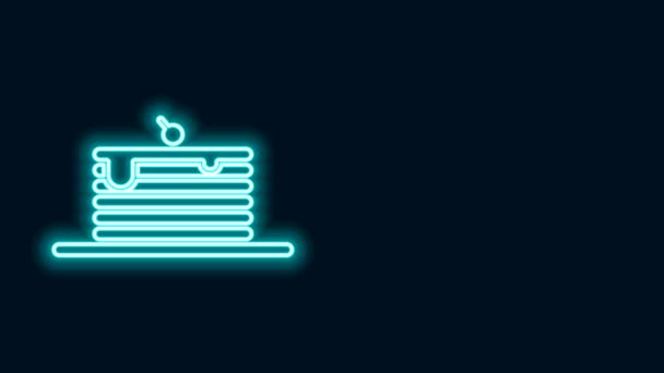 Gloeiende neon lijn Stapel pannenkoeken pictogram geïsoleerd op zwarte achtergrond. Bakken met siroop en kersen. Ontbijt concept. 4K Video motion grafische animatie — Stockvideo