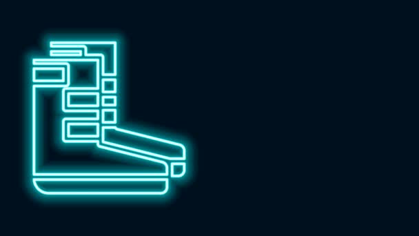 Ragyogó neon vonal Boots ikon elszigetelt fekete háttér. Víz alatti búvárfelszerelés. 4K Videó mozgás grafikus animáció — Stock videók