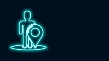 Siyah arkaplanda izole edilmiş bir insan simgesinin silüeti ile parlayan neon çizgisi haritası. GPS konum sembolü. 4K Video hareketli grafik canlandırması