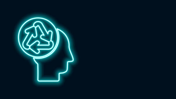 Zářící neonová čára Lidská hlava s ikonou recyklace izolované na černém pozadí. Recyklační myšlení. Ekologie přátelská. Grafická animace pohybu videa 4K — Stock video