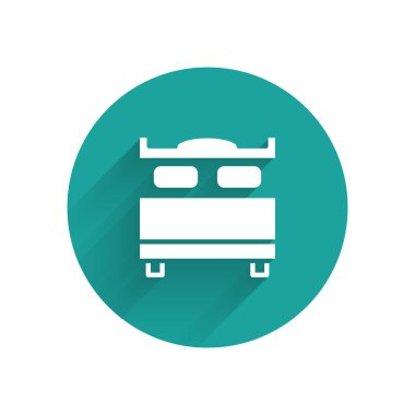 Beyaz yatak odası simgesi uzun gölgeli. Düğün, aşk, evlilik sembolü. Balayı koleksiyonundan yatak odası yaratıcı ikonu. Yeşil daire düğmesi. Vektör.