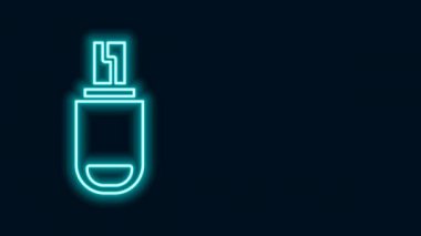 Parlayan neon hattı USB flash disk simgesi siyah arkaplanda izole edildi. 4K Video hareketli grafik canlandırması