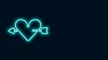 Siyah zemin üzerinde izole edilmiş kalp ve ok ikonu olan parlak neon çizgi Amour sembolü. Aşk işareti. Sevgililer Günü sembolü. 4K Video hareketli grafik canlandırması