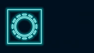 Siyah arka planda izole edilmiş güvenli seks ikonunda parlayan neon hattı prezervatifi. Güvenli aşk sembolü. Erkekler için doğum kontrol yöntemi. 4K Video hareketli grafik canlandırması