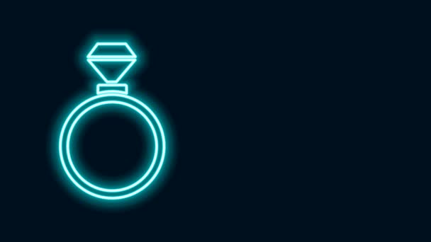 Gloeiende neon lijn Trouwringen pictogram geïsoleerd op zwarte achtergrond. Bruid en bruidegom sieraden teken. Huwelijk symbool. Diamanten ring. 4K Video motion grafische animatie — Stockvideo