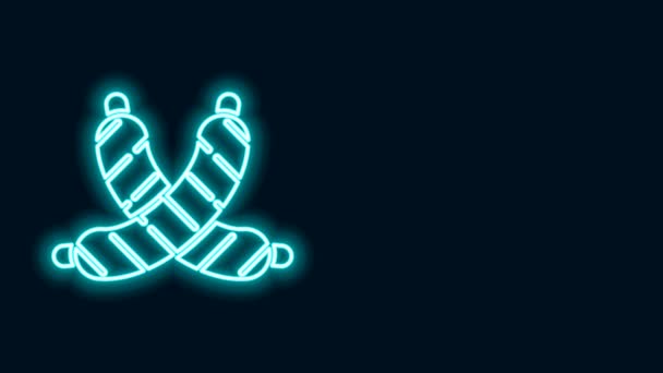 Glödande neon linje Korsad korv ikon isolerad på svart bakgrund. Grillad korv och aromtecken. 4K Video motion grafisk animation — Stockvideo