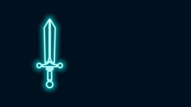 Parlayan neon hattı Ortaçağ kılıç ikonu siyah arka planda izole edildi. 4K Video hareketli grafik canlandırması