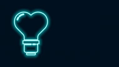 Siyah arkaplanda izole edilmiş bir ampul ikonunda parlayan neon çizgisi kalp şekli. Aşk sembolü. Sevgililer Günü sembolü. 4K Video hareketli grafik canlandırması