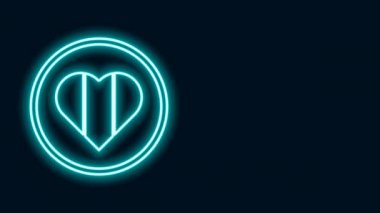 Parlayan neon çizgisi kalp simgesi siyah arkaplanda izole edildi. Mutlu Aziz Patrick günleri. 4K Video hareketli grafik canlandırması