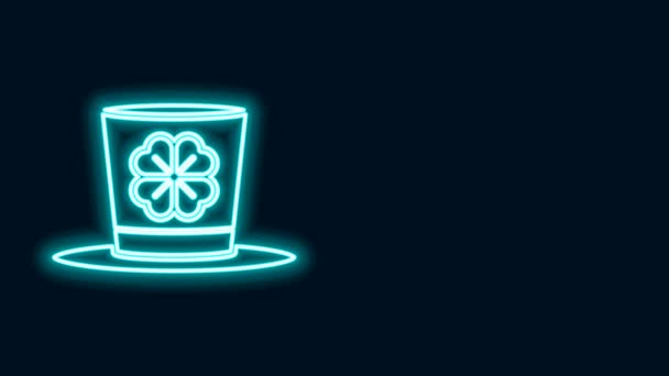 Gloeiende neon lijn Kabouter hoed en vier blad klaver pictogram geïsoleerd op zwarte achtergrond. Fijne Saint Patricks dag. 4K Video motion grafische animatie — Stockvideo