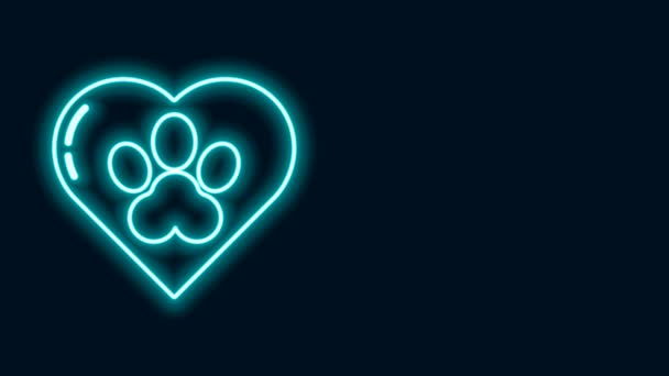 Linea neon incandescente Cuore con l'icona dell'impronta animale isolata su sfondo nero. Zampa di animale domestico nel cuore. Con amore agli animali. Animazione grafica 4K Video motion — Video Stock