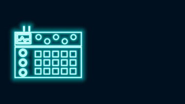 Parlayan neon hattı Drum makinesi simgesi siyah arkaplanda izole edildi. Müzik aletleri. 4K Video hareketli grafik canlandırması