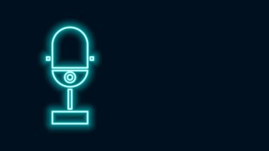 Parlayan neon hattı mikrofon simgesi siyah arkaplanda izole edildi. Radyodaki mikrofondan. Sözcü işareti. 4K Video hareketli grafik canlandırması