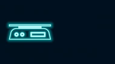Parlayan neon hattı Elektronik ölçek simgesi siyah arkaplanda izole edildi. Ağırlık ölçüm aletleri. 4K Video hareketli grafik canlandırması