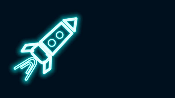 Светящийся неоновый линейный ракетный корабль с огненной иконкой на черном фоне. Космические путешествия. Видеографическая анимация 4K — стоковое видео