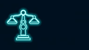Parlayan neon çizgisi adalet simgesi siyah arka planda izole edildi. Hukuk mahkemesi sembolü. Denge tabelaları. 4K Video hareketli grafik canlandırması