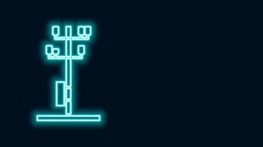 Parlayan neon hattı elektrik kulesi siyah arkaplanda izole edilmiş bir güç hattı simgesini desteklemek için kullanılır. Yüksek voltajlı elektrik direği hattı. 4K Video hareketli grafik canlandırması