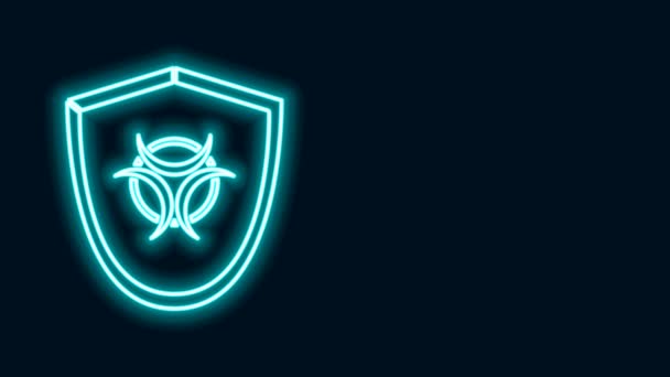 Linha de néon brilhante Símbolo de risco biológico no ícone do escudo isolado no fundo preto. Animação gráfica em movimento de vídeo 4K — Vídeo de Stock