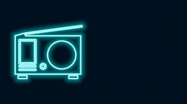 Siyah arka planda izole edilmiş anten simgesi olan parlak neon hattı Radyo. 4K Video hareketli grafik canlandırması