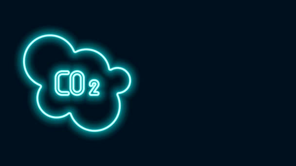 Zářící neonová čára Emise CO2 v cloudové ikoně izolované na černém pozadí. Vzorec oxidu uhličitého, koncepce znečištění smogem, koncepce životního prostředí. Grafická animace pohybu videa 4K — Stock video
