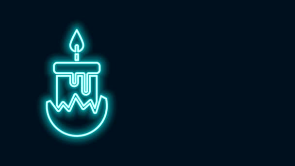 Leuchtende Neon-Linie Brennende Kerze im Kerzenständer-Symbol isoliert auf schwarzem Hintergrund. Zylindrischer Kerzenstock mit brennender Flamme. 4K Video Motion Grafik Animation — Stockvideo