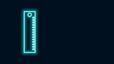 Parlayan neon çizgisi cetvel simgesi siyah arkaplanda izole edildi. Düz sembol. 4K Video hareketli grafik canlandırması