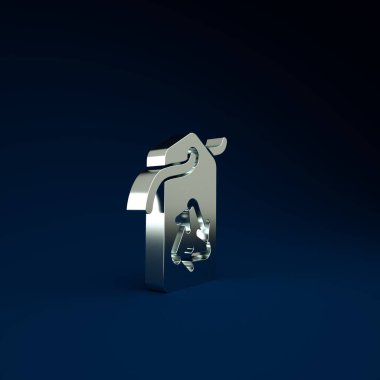 Geri dönüşüm sembolü olan gümüş etiket mavi arkaplanda izole edilmiş. Pankart, etiket, etiket, logo, çevre yeşili etiketi. Minimalizm kavramı. 3d illüstrasyon 3B canlandırma