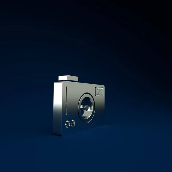 銀写真カメラアイコンは青の背景に隔離されています。カメラのアイコン。最小限の概念。3Dイラスト3Dレンダリング — ストック写真