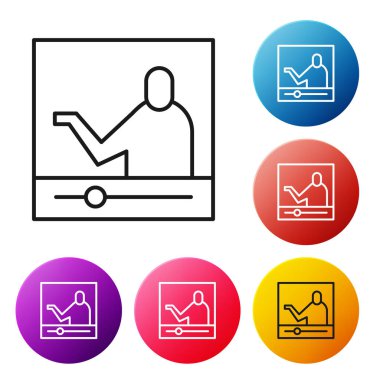 Siyah çizgi çevrimiçi eğitim ve mezuniyet ikonu beyaz arka planda izole edildi. İnternetteki öğretmen monitörde. Giyinme ve video semineri öğrenme. Renkli daire düğmelerini ayarlayın. Vektör İllüstrasyonu.
